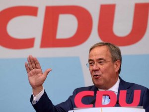 Almanya’da başbakan adayları son kozlarını paylaştı