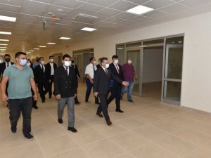 Vali Aksoy, yurt inşaatı alanında incelemelerde bulundu