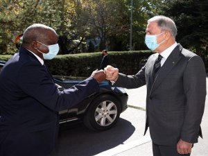 Bakan Akar, Nijer Savunma Bakanı Indatou ile görüştü