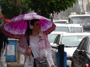 Vanlılar yağmura hazırlıksız yakalandı