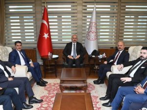 Bakan Karaismailoğlu: “Ağrı genelindeki bölünmüş yol uzunluğunu 17 kilometreden aldık, 24 kat artırarak 386 kilometreye çıkardık”