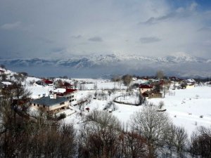 Bayburt’un yüksek kesimlerinde kar yağışı etkili oldu