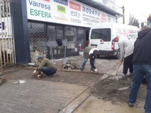 Yol ve kaldırım onarım işlemleri tamamlanıyor