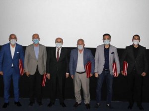 Vali Demirtaş, ’Akif’ filmini öğrencilerle izledi