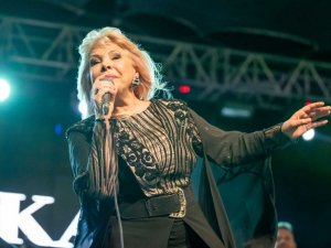 İzmir’de Hanka Paldum rüzgarı