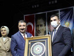 AK Partili İnan’dan Kılıçdaroğlu’na: "İzmir’in turist vekili"