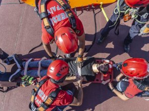 Mersin itfaiyesinden nefes kesen yangın tatbikatı