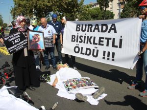 Bisikletçilerden kefenli eylem