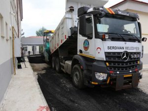 Serdivan’da okulların çevre düzenlemeleri gerçekleştiriliyor