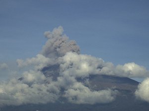 Meksika’daki Popocatepetl Yanardağı faaliyete geçti