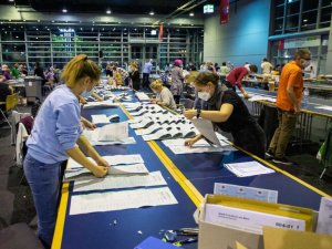 Almanya’da seçimleri az farkla Sosyal Demokrat Parti önde götürüyor