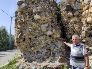 2500 yıllık surlar ortadan ayrıldı, yıkılma tehlikesiyle karşı karşıya