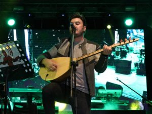 Ünlü sanatçı Mustafa Ceceli Diyarbakır’da sevenleri ile buluştu