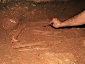 Antik kent Anemurium’da bir mezarda 2 bin yıllık 4 insan iskeleti bulundu