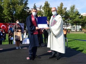 Prof. Dr. Yıldız Açıköğretim Fakültesi Sosyoloji Bölümünden mezun olan ilk rektör oldu