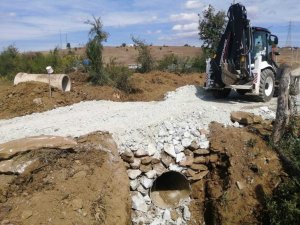 Tarla yollarında stabilize yol çalışmaları