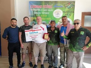 En büyük balığı yakalan 3 bin TL’yi kaptı