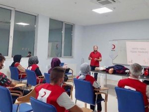 Kızılay gönüllülerine ilk yardım eğitimi verildi