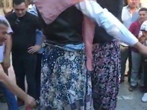 Damadı kara kazan üzerinde oynattılar