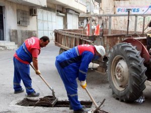Kış öncesi mazgallar ve ızgaralar temizleniyor
