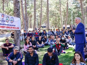 Başkan Zolan Kefe Yaylası’nda gençlerle buluştu