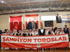 Toroslar Belediyesi Halk Oyunları ekibi şampiyon oldu