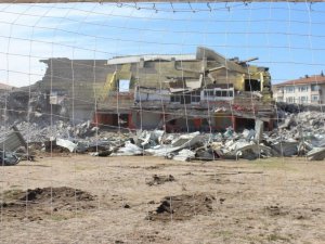 Harabeye dönen Cebeci İnönü Stadı, Millet Bahçesi olacak