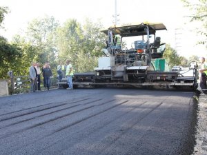 Köylerde asfalt çalışmaları devam ediyor