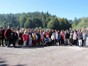 Yürüyerek Çamlıpınar göletine çıktılar