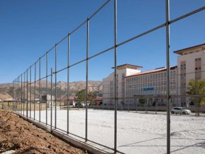 Bitlis’te semt sahalarının yapımına başlandı