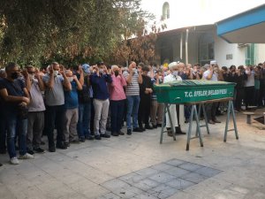 Kalp krizi geçirerek hayatını kaybeden eski zabıta müdürü Sarı son yolculuğuna uğurladı