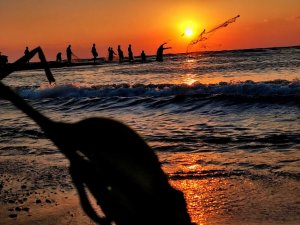 Asi Nehri’nin Akdeniz’le buluştuğu nokta balıkçıların uğrak yeri oldu