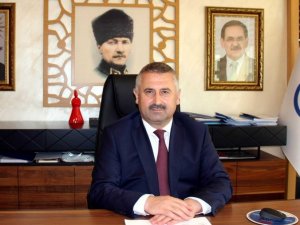 600’lük boru yerinden oynadı, karayolunu su bastı