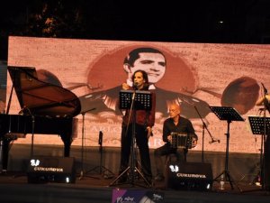 Ünlü Tenor Bülent Bezdüz, çocuklarıyla aynı sahneyi paylaştı