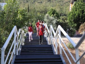 Ulaşım sorunu yaşanan iki sokak merdivenle birleştirildi