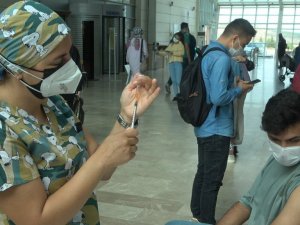 Kırklareli’nde üniversite öğrencileri kampüslerinde aşılanıyor