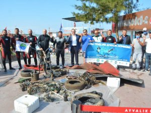 Deniz kirliliğini sahilde sergilediler