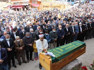 Doğuma günler kala vefat eden Emel öğretmen ve bebeği defnedildi