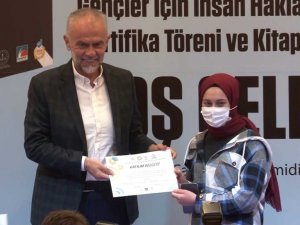 Çekmeköy’de ’Gençler İçin İnsan Hakları’ projesi sertifika töreni gerçekleşti