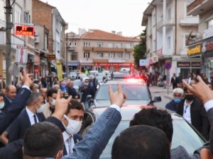 Akşener’in taraftarlarına ’bozkurt işareti’ tepkisi
