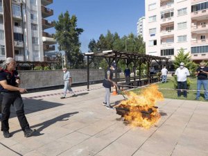Mersin’de ’Emekli Evi’ sakinlerine yangın söndürme eğitimi verildi