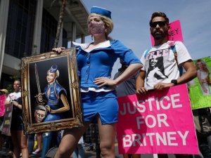 Ünlü şarkıcı Britney Spears’ın babasının vasilik yetkisi askıya alındı