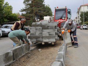 Erzincan’da yol yapım ve onarım çalışmaları devam ediyor
