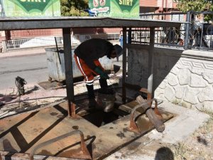 Siirt’te yer altı çöp konteynerleri onarılarak bakımları yapılıyor