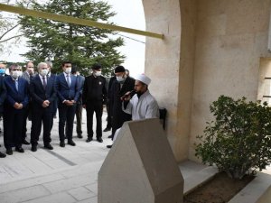 Yunus Emre, türbesi başında anıldı