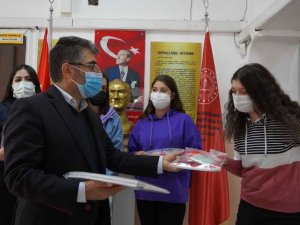 Keçiören Belediyesinden öğrencilere 20 bin adet kırtasiye seti