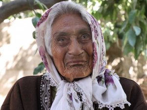 Başkan Özcan’dan Asırlık Elif Nine’ye unutulmayacak hediye