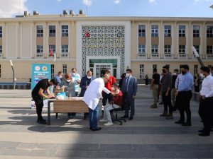 Cizre Belediyesi personelleri Covid-19 aşılama faaliyetlerine tek yürek destek veriyor