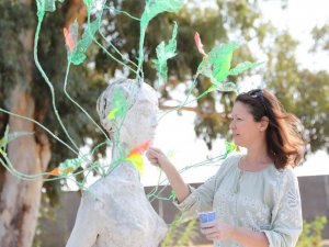 Yangın sonrası toplanan atıklar ‘Venüs Heykeli’ne dönüştü