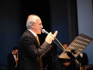 Yönetmen Şef Sıtkı Sahil’e ’Müzik Başarı’ ödülü